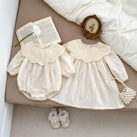 Barboteuse Rétro à Broderie Florale pour Bébé Fille Manches Longues en Dentelle à Grand Revers Body Et Robe en Coton Style Pastoral