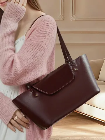 Bolso de Hombro para Mujer de Cuero Genuino Retro Gran Capacidad Bolso Tote de Cuero con Solapa y Remaches Elegante