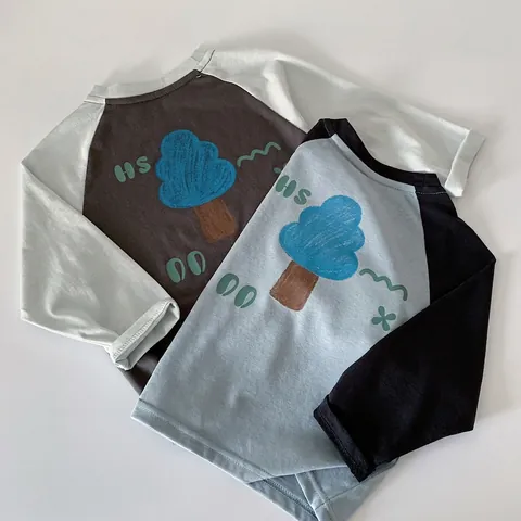 Maglietta a Maniche Lunghe Raglan da Ragazzo Casual in Misto Cotone con Stampa Albero a Fumetti e Lettere Girocollo Primavera Autunno Top per Bambini