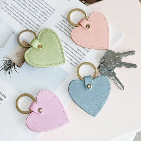 Portachiavi in Pelle PU a Forma di Cuore Trama Saffiano Anello per Chiavi Rivetto Oro Ciondolo per Borsa Donna Uomo Regalo