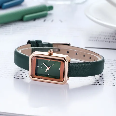 Montre à Quartz Rectangulaire pour Femme Mode Boîtier Or Rose Cadran avec Strass Bracelet en Similicuir 3ATM Imperméable Cadeau Femme