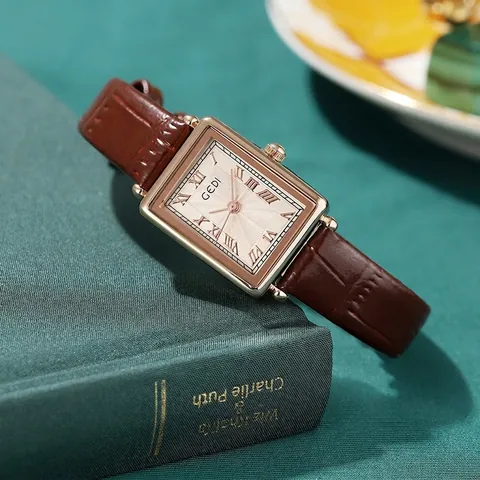 Women's Retro Rectangle Quartz Watch With Crocodile Pattern Faux Leather Strap Roman Numerals Waterproof Fashion Wristwatch
