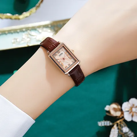 Women's Retro Rectangle Quartz Watch With Crocodile Pattern Faux Leather Strap Roman Numerals Waterproof Fashion Wristwatch