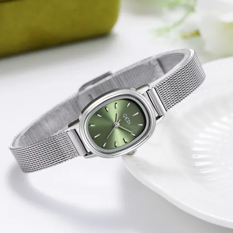 Minimalist Women Quartz Watch Elegant Oval Dial Alloy Milanese Mesh Strap Waterproof Analog Fashion Wristwatch
