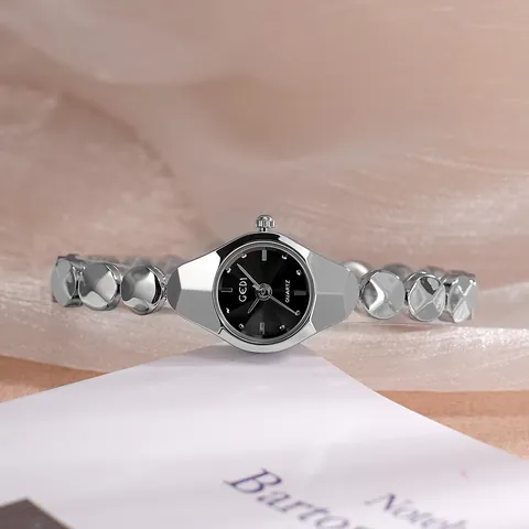 GEDI Elegante Kleine Runde Zifferblatt Mode Armbanduhr Für Damen Wasserdichte Quarz Armbanduhr Legierung Armband Schmuck Uhr