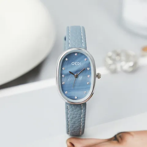 GEDI Montre à Quartz Élégante pour Femmes Cadran Ovale en Nacre Montre Bracelet Imperméable Avec Bracelet en Cuir Texture Litchi Index en Strass