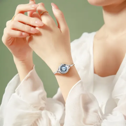 GEDI Women Retro Bangle Watch Minimalist Alloy Quartz Bracelet Watch With Roman Numerals Simple Elegant Ladies Jewelry Watch