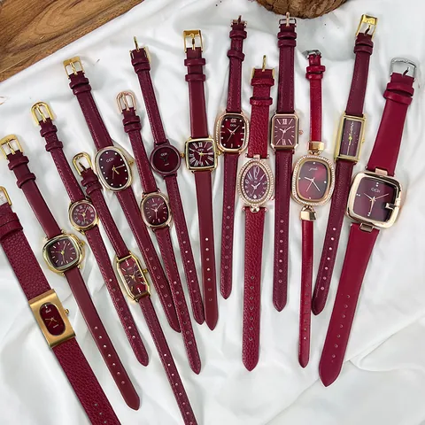 GEDI Montre à Quartz Mode pour Femme Bracelet en Cuir Rouge Vintage Élégant Boîtier Doré Montre-Bracelet en Strass pour Dame