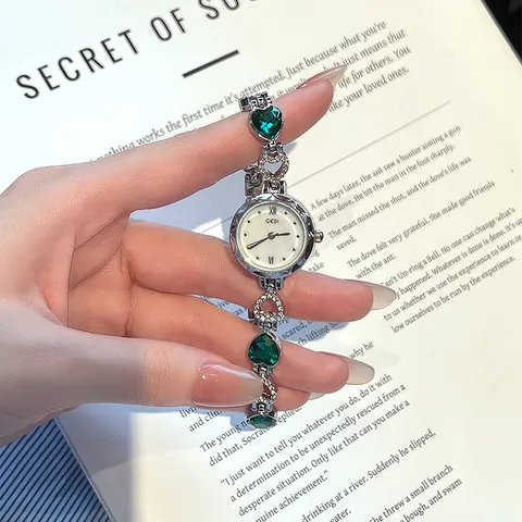 GEDI Women Luxury Bracelet Watch Vintage Heart Shaped Rhinestone Quartz Watch Silver Alloy Strap Elegant Jewelry Bangle Watch