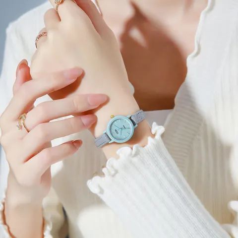 Minimalist Women Quartz Watch Elegant Small Dial Leather Strap Waterproof Analog Wristwatch Fashion Ins Style Elegant Dress Watch Ladies Gift