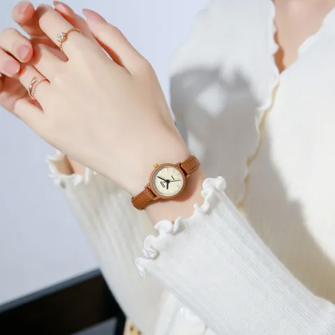 Minimalist Women Quartz Watch Elegant Small Dial Leather Strap Waterproof Analog Wristwatch Fashion Ins Style Elegant Dress Watch Ladies Gift