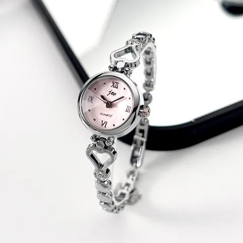 Exquisite Heart Shaped Bracelet Watch For Women Fashion Alloy Rhinestone Quartz Wristwatch Elegant Round Analog Jewelry Watch Gift