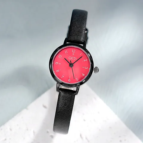 Montre à Quartz de Mode pour Femme Boîtier Rond en Alliage Bracelet en Cuir Résistant à l'Eau Montre-Bracelet Analogique