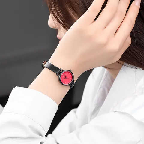 Montre à Quartz de Mode pour Femme Boîtier Rond en Alliage Bracelet en Cuir Résistant à l'Eau Montre-Bracelet Analogique