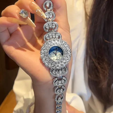 Orologio da Polso da Donna di Lusso con Bracciale in Strass e Quadrante in Madreperla Elegante Orologio in Lega per Banchetti
