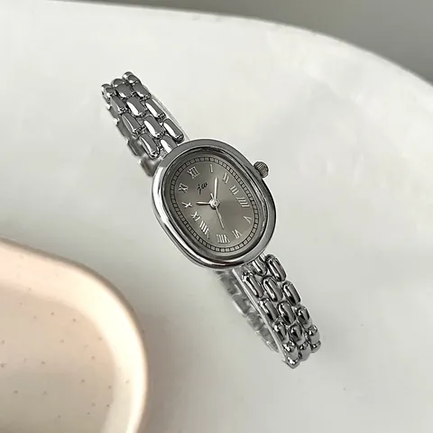 Montre à Quartz Ovale Vintage pour Femmes Élégants Chiffres Romains Bracelet en Alliage de Zinc Montre-Bracelet pour Femme