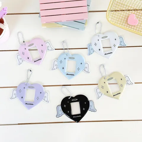 Portafoto a Forma di Cuore con Ali d'Angelo PVC Trasparente Protezione ID Portachiavi Decorazione Borsa Stile Carino per Fan