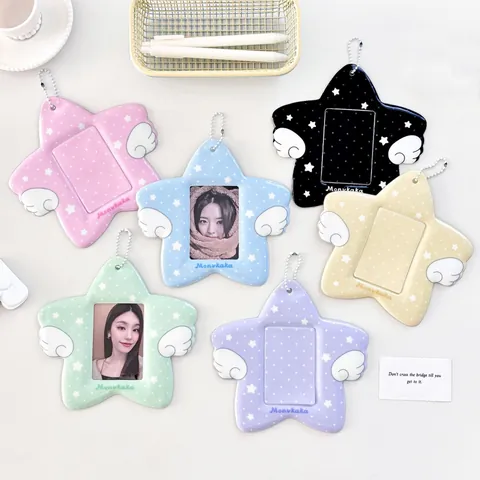 Portatarjetas de Fotos Kawaii Estrella con Alas PVC Funda de Foto Portátil Con Cadena de Bolas de Metal Patrón de Estrellas Protector de Tarjetas Idol Mujer