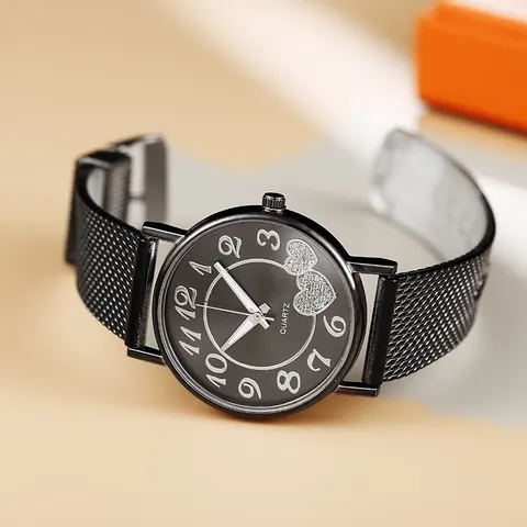 Dames Mode Quartz Horloge Hart Patroon Wijzerplaat Rond Analoog Display Met Roestvrijstalen Milanese Mesh Band Casual Polshorloge