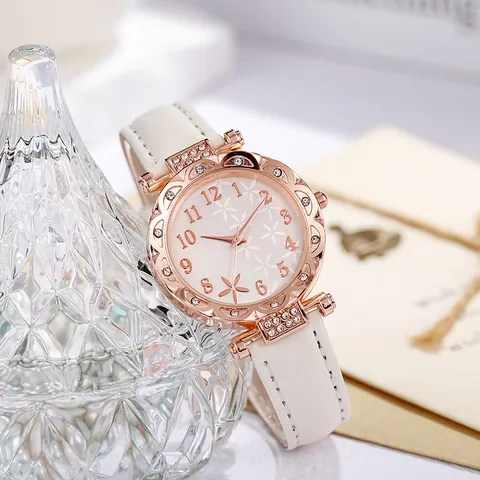Reloj de Cuarzo de Moda para Mujer Correa de Cuero PU Esfera Floral Caja de Oro Rosa Detalles de Strass Elegante