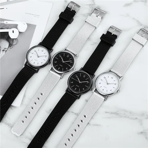Reloj de Cuarzo Luminoso Minimalista Para Mujer Con Caja de Aleación Correa de Silicona Con Textura de Malla Hebilla de Acero Inoxidable Reloj de Pulsera de Moda de Lujo