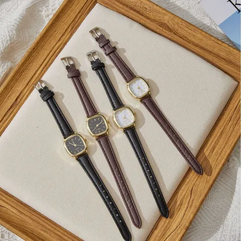 Orologio al Quarzo Quadrato da Donna Vintage Cassa in Lega d'Oro Cinturino in Ecopelle Minimalista Elegante Retro Orologio da Polso Gioielli Regalo