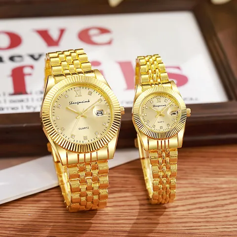 Luxury Gold Quartz Couple Watch With Calendar Rhinestone Dial Roman Numeral Alloy Strap Business Wristwatch For Men Women
