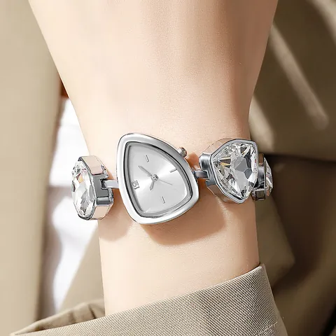 Damen Luxus Unregelmäßig Dreieckiges Zifferblatt Quarzuhr Kristall Armband Strass Mode Legierung Schmuck Armbanduhr Für Frauen