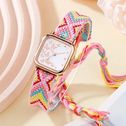 Montre à Quartz Bohême pour Femme Avec Boîtier Carré en Alliage Bracelet Tissé Coloré Gland Cadran Papillon Montre de Style Forêt