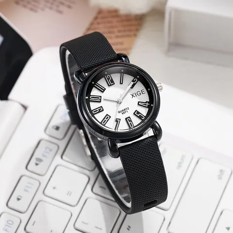 Minimalist Silicone Strap Quartz Watch For Women Students Waterproof Dopamine Color Round Dial Fashion Casual Wristwatch Gift