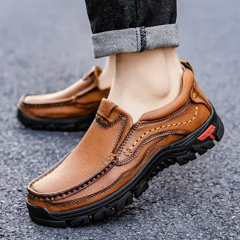 Men's Outdoor Casual Shoes Microfiber Leather Slip-On Loafers Wear-Resistant Non-Slip Rubber Sole Hand-Stitched Leisure Footwear