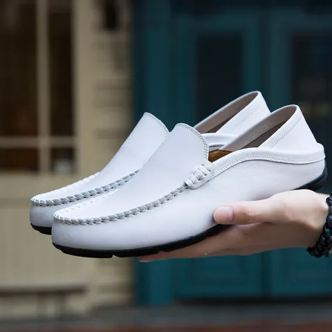 Men's Casual Split Cowhide Leather Loafers Hand-Stitched Slip-On Driving Shoes Soft Sole Breathable Men Business Office Loafers
