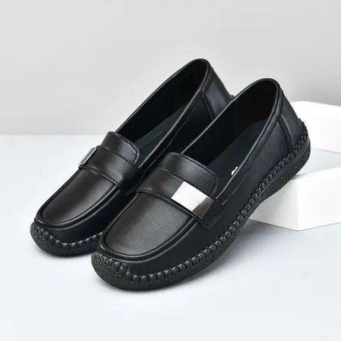 Women Soft Cowhide Loafers Flat Non-Slip Casual Slip-On Shoes With Metal Buckle Round Toe Hand Stitched Moccasins Footwear