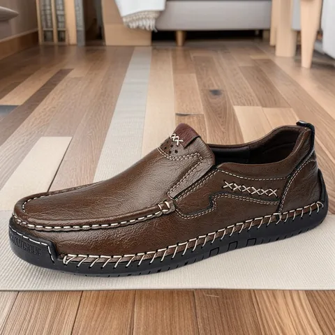 Men's Casual PU Leather Loafers British Style Hand-Stitched Driving Shoes Slip-On Breathable Moccasins Comfortable Walking Footwear