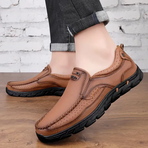 Scarpe Casual da Uomo in Vera Pelle Mocassini Slip-On Design Perforato Traspirante Punta Tonda Suola in Gomma Antiscivolo Scarpe da Passeggio