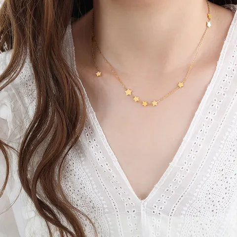 Collar con Colgante de Pentagrama de Acero de Titanio Cadena de Estrella Oro Joyería Elegante Estilo Moderno Mujer