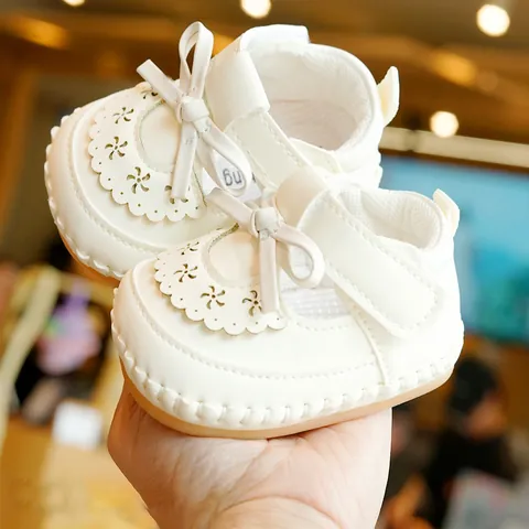 Baby Girl Pre-Walker Shoes Soft Sole Non-Slip Synthetic Leather Mary Jane Princess Shoes With Bow Hollow Flower Pattern Infant First Shoes