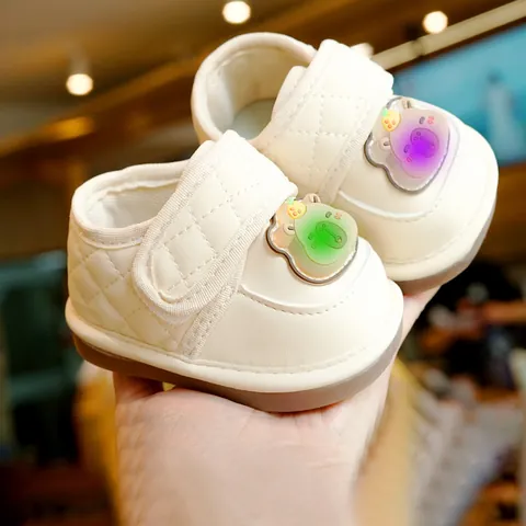 Scarpe Primi Passi Per Bambini Con Luci LED Orso Cartone Animato Suola Morbida Antiscivolo In Pelle Sintetica Per Neonati