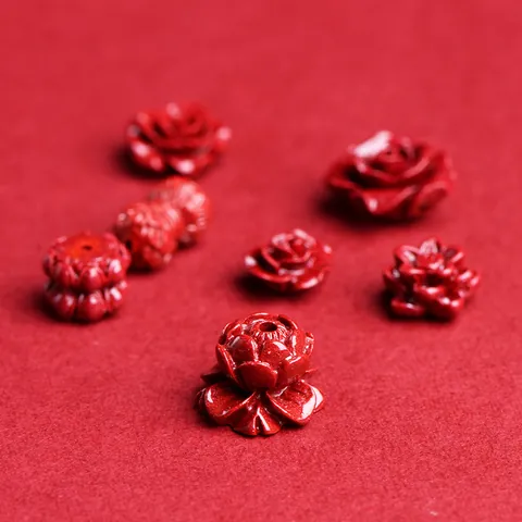 Ciondoli a Forma di Fiore in Cinabro Intagliato per Creazione Gioielli DIY Sabbia d'Oro Viola Loto Rosa Distanziatori per Bracciali Collane