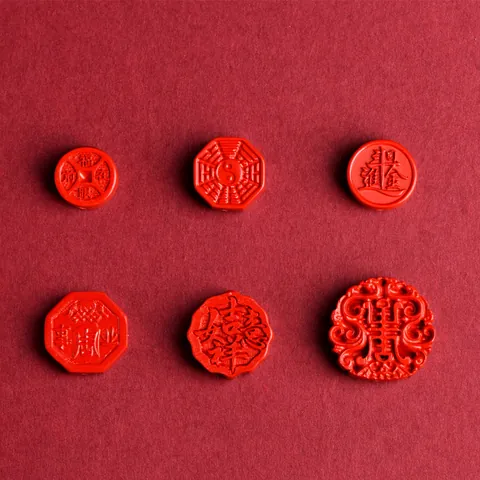 Ciondoli in Cinabro Stile Cinese Rosso Accessori per Gioielli Fai-da-te per Collane Bracciali Bagua Caratteri Portafortuna Intaglio a Rilievo Ciondolo Fatto a Mano