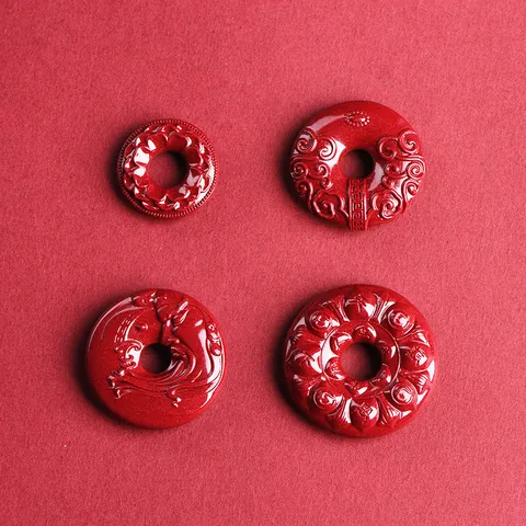 Ciondolo in Cinabro Naturale Ping'an Kou Charm Intagliato con Loto e Drago per Creazione Gioielli Stile Cinese Ciondolo Rotondo Rosso per Collana