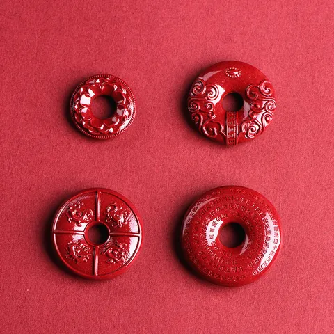 Ciondolo in Cinabro Naturale Ping'an Kou Charm Intagliato con Loto e Drago per Creazione Gioielli Stile Cinese Ciondolo Rotondo Rosso per Collana