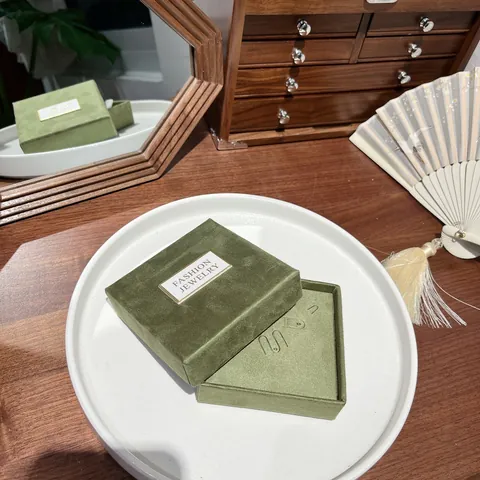 Matcha Green Microfiber Velvet Jewelry Box Square Lid And Base Gift Packaging Box For Necklace Bracelet Earring Rings Storage