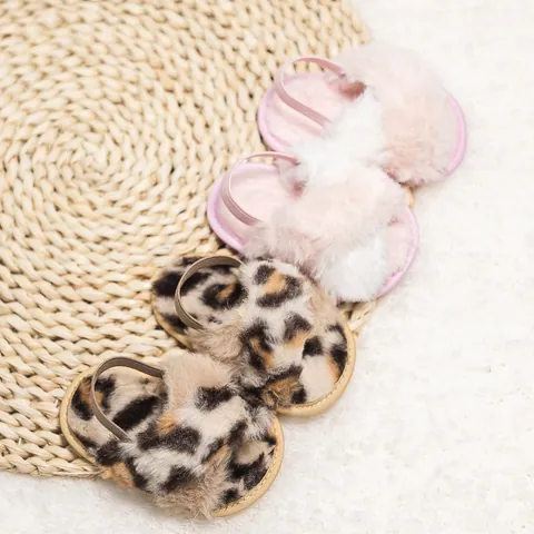 Chaussons en Peluche en Fausse Fourrure pour Bébé Imprimé Léopard Chaussures Premiers Pas Doublées de Polaire Sangle Élastique