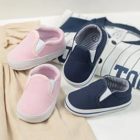 Baby Pre Walker Shoes Canvas Soft Sole Non Slip Infants Strawberry Heart Print Casual Loafers Slip On Toddler Shoes