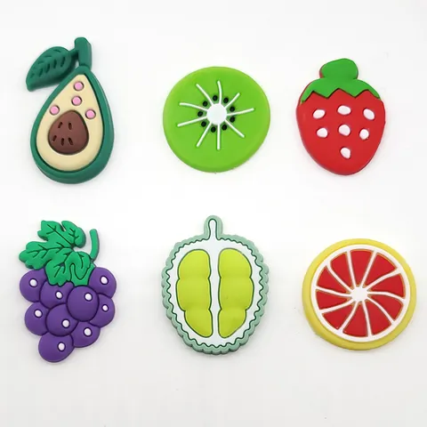 Cartoon Obst Serie Schuh Anhänger Weiche PVC Clog Pins Erdbeere Avocado Kiwi Traube Durian Orange Dekoration Zubehör