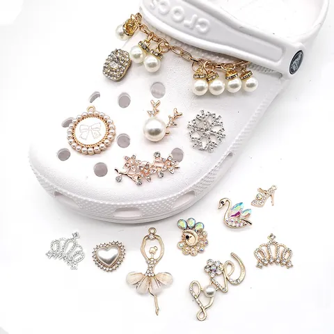 Exquisite Rhinestone Pearl Clog Shoe Charms Alloy Crystal DIY Decoration Buckles For Casual Slippers Sandals Women Jewelry