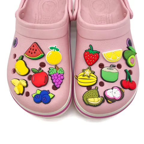 Decorazioni per Scarpe in PVC Frutta per Zoccoli Sandali Cartone Animato Fragola Anguria Banana Avocado Carino Diy Pin per Bambini