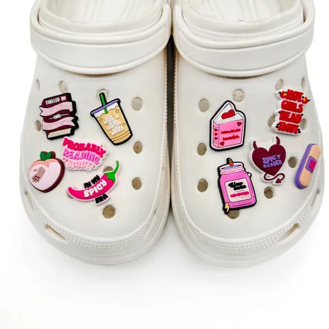 Dijes para Zapatos Serie PVC Bookish Smut para Zuecos Sandalias Decoración para Spicy Reader Hot Girls Accesorios para Amantes de los Libros