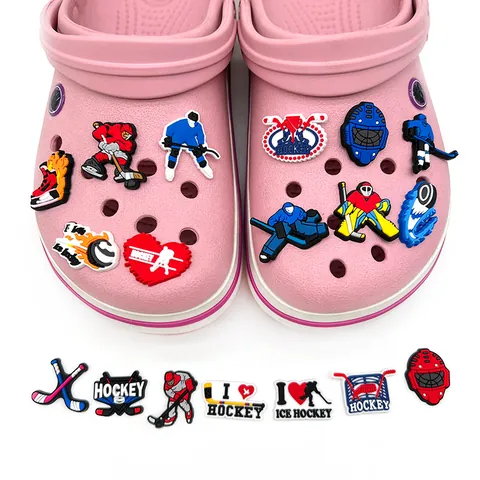 Ciondoli per Scarpe a Tema Sportivo Hockey in PVC Decorazione per Zoccoli Sandali Giocatori Caschi Bastoni Accessori